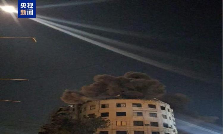 以军空袭黎巴嫩真主党媒体大楼