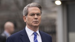 丹麦养老基金宣布抛售美债 美财长：是报复_fororder_美国财长贝森特