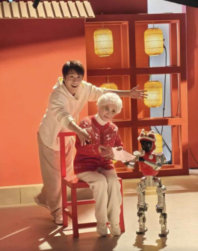 这个春节，人形机器人正在实现“能演亦能干”