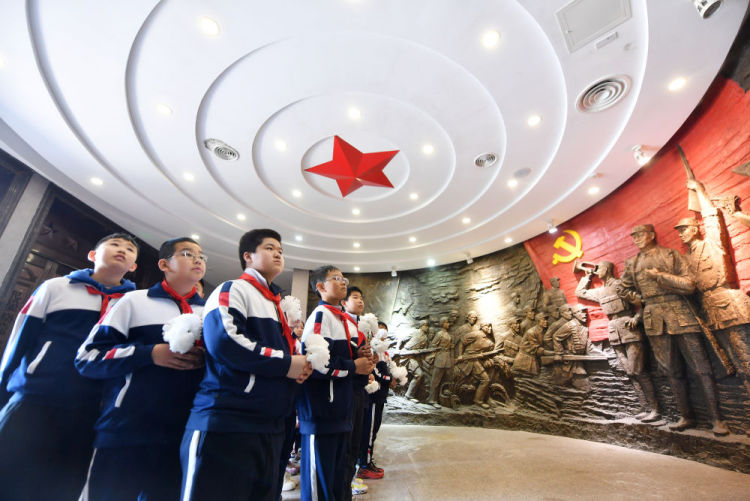 清明祭扫缅怀革命先烈