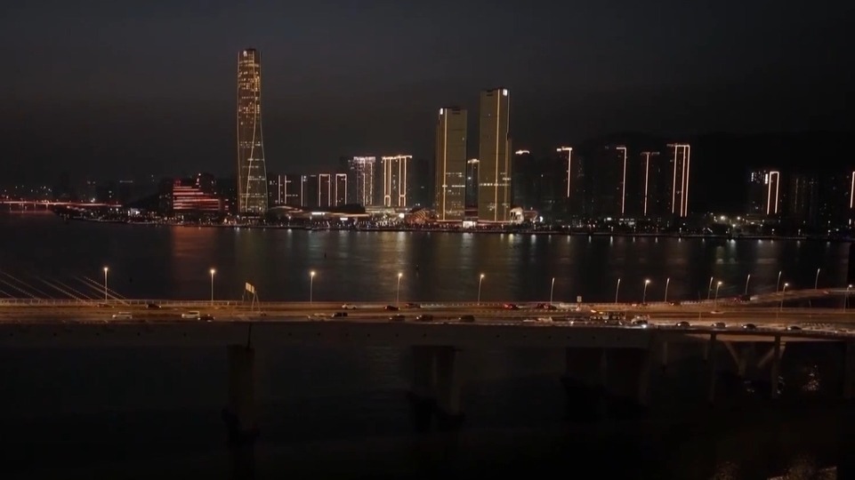 灯火璀璨，祝福澳门 总台定制版激光投影点亮澳门塔