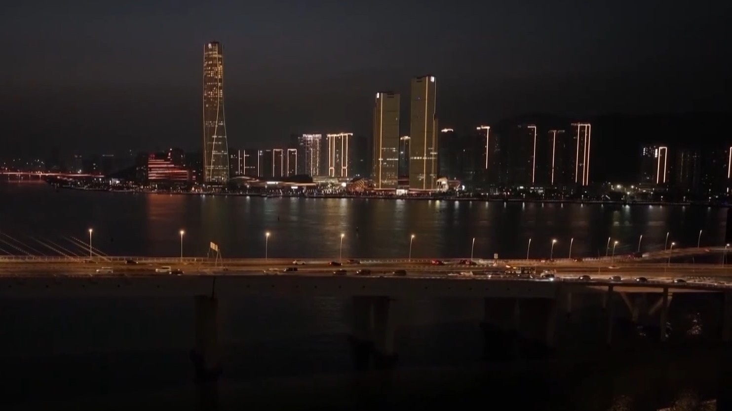 灯火璀璨，祝福澳门 总台定制版激光投影点亮澳门塔