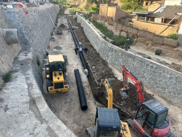 天水市安伏镇安伏村：污水管网建设惠民生 人居环境改善暖民心_fororder_(1)dae438cc92d3c50762df7b054592250