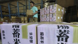 为平抑大米价格 日本拟再投放20万吨储备米