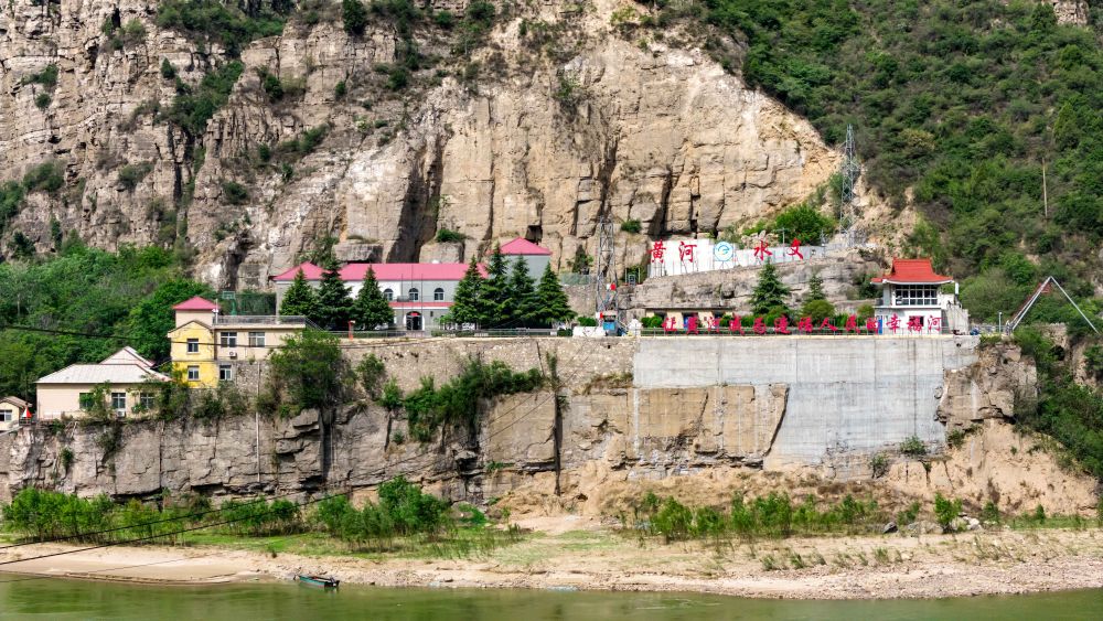 这些“95后”在悬崖上守护黄河安澜