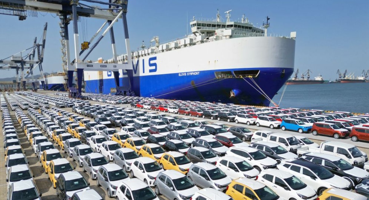 【学习贯彻党的二十届四中全会精神】夯实基础 全面发力 谱写中国式现代化更加绚丽的篇章_fororder_中国企业电动车出口在烟台港 国际锐评推荐图