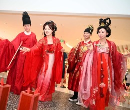 大渡口区汉服集体婚礼续写七夕家风新韵