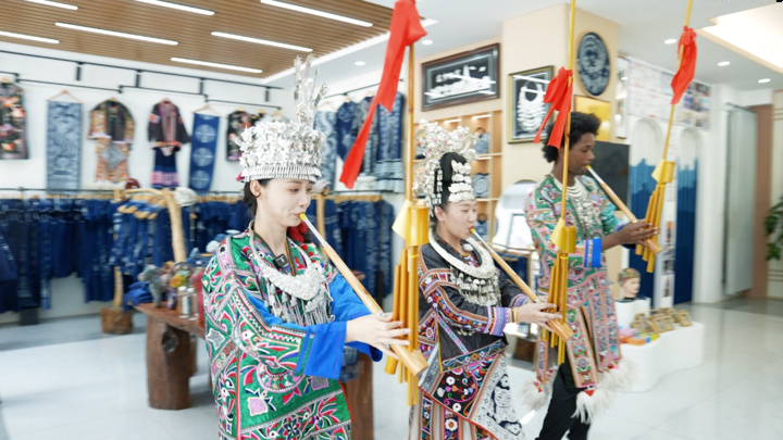 青春华章 “超”燃中国|大山里的“足球狂欢节”!一位加勒比小哥的“村超”奇遇记