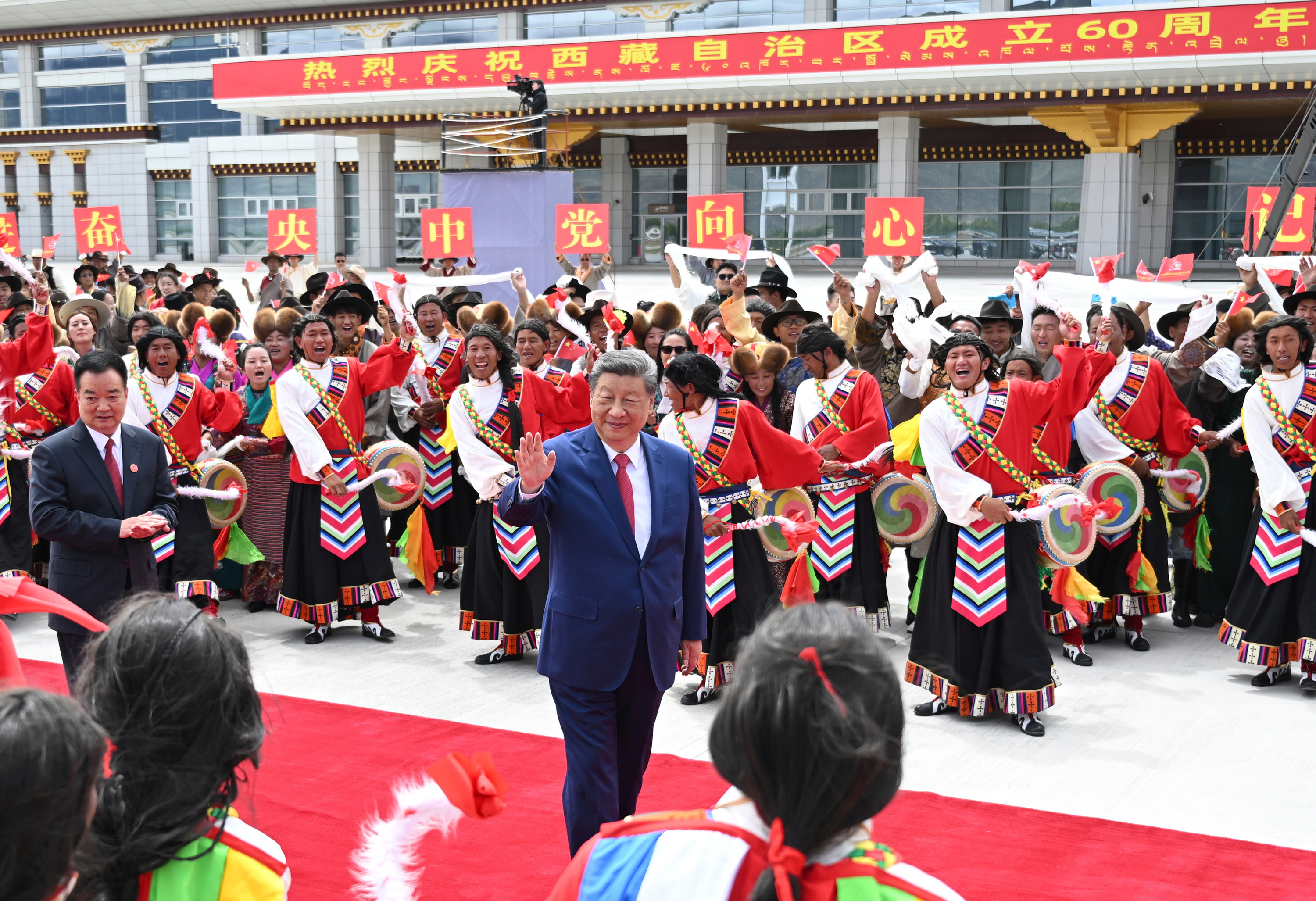 “共建中华民族共同体 书写美丽西藏新篇章”——习近平总书记率中央代表团出席西藏自治区成立六十周年庆祝活动纪实‍‍