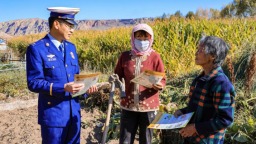 张掖肃南：消防宣传进乡村 田间地头话秋防