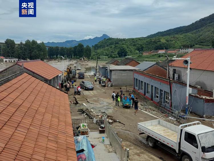 道路抢通 救援运输车辆已进入河北滦平马营子乡