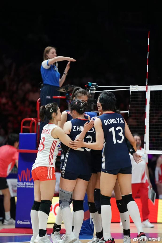 四战全胜！中国女排逆转战胜美国女排 阿灵顿站完美收官