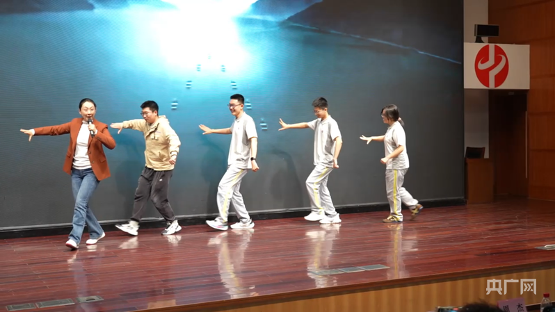 以青春视角“打开”京剧电影 用国粹戏曲讲好“思政大课”