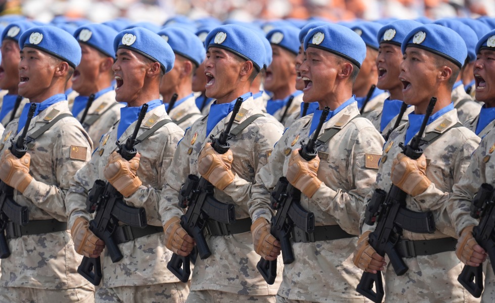 “中国蓝盔”接受检阅_fororder_纪念抗战胜利80周年｜纪念中国人民抗日战争暨世界反法西斯战争胜利80周年大会在京举行XxjpsgC000220_20250903_PEPFN0A001.JPG