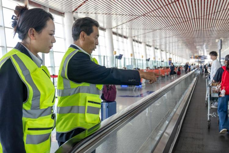 辉煌60载 魅力新西藏丨苍穹志：守护高原空港，见证雪域腾飞