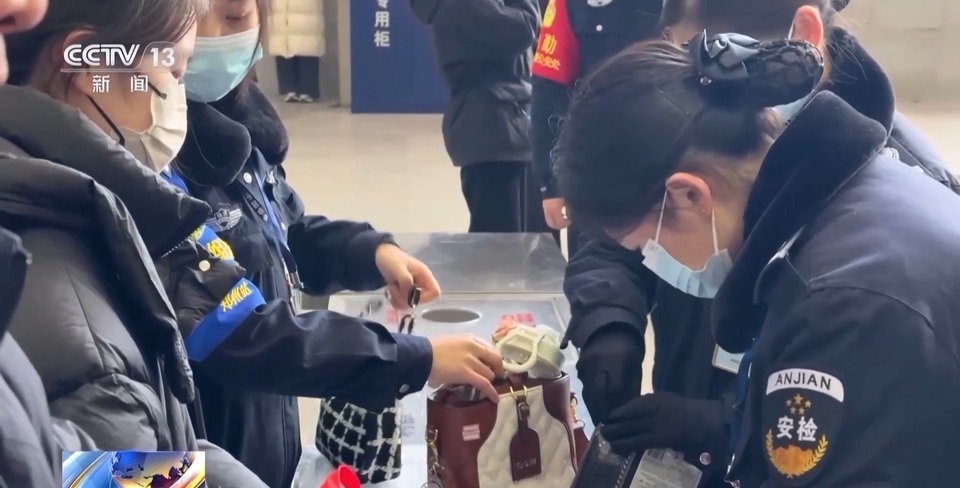 @临行的你 大包小裹别白带！自热锅、发蜡、充电宝等上火车有限制