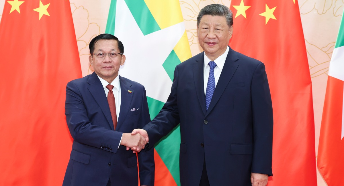 习近平会见缅甸代总统敏昂莱