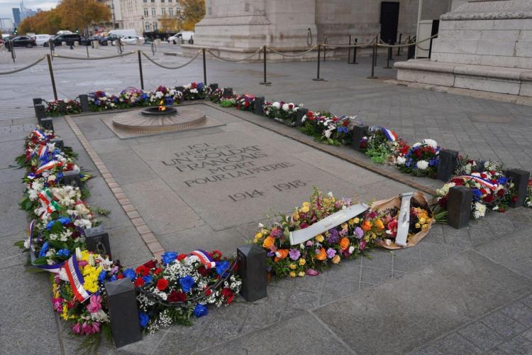 法国举行仪式 纪念一战停战107周年