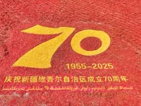 在新疆万亩戈壁晾晒场 看“火红辣椒”带来“红火日子”