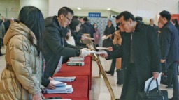 聚焦2025甘肃两会 | 人大代表、政协委员步入会场