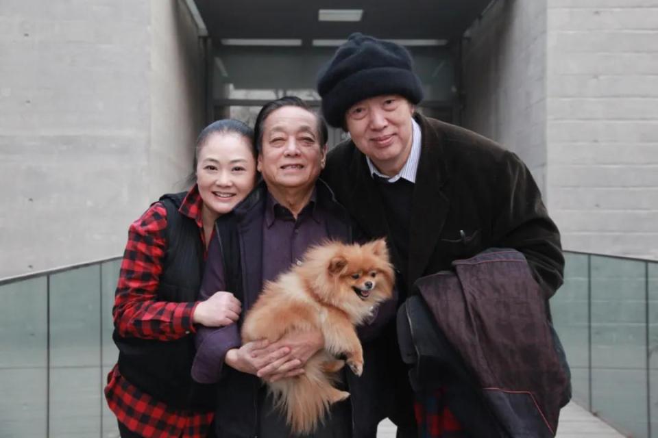 韩美林雕塑《天马》“从天而降”， 昂首伫立天津大学冯骥才文学艺术研究院博物馆主入口