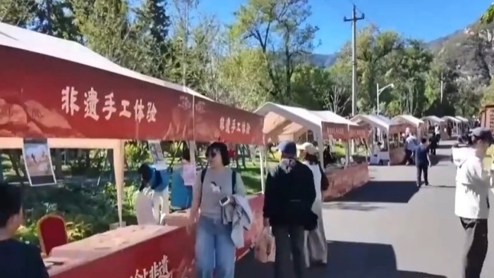 视频丨品非遗逛市集 国庆假期多地文旅场景上新