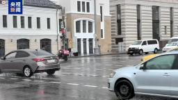 俄罗斯莫斯科迎强降雨 部分地区降雨量超月均值