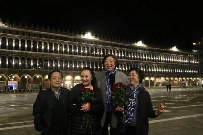 韩美林雕塑《天马》“从天而降”， 昂首伫立天津大学冯骥才文学艺术研究院博物馆主入口