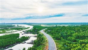 海南环岛旅游公路环新英湾支线完工
