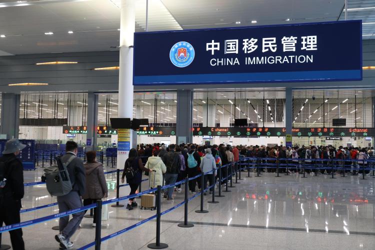 首次突破两个大关 港珠澳大桥客流车流均创历史新高