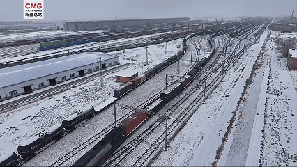 新疆阿拉山口：铁路口岸2025年货运量近1800万吨 创历史新高