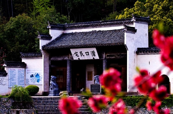 黄山市徽州区：让“沉睡”古建筑“活”起来_fororder_图片1
