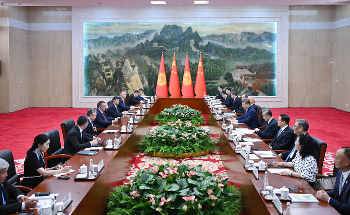 上合组织天津峰会|习近平会见吉尔吉斯斯坦总统扎帕罗夫