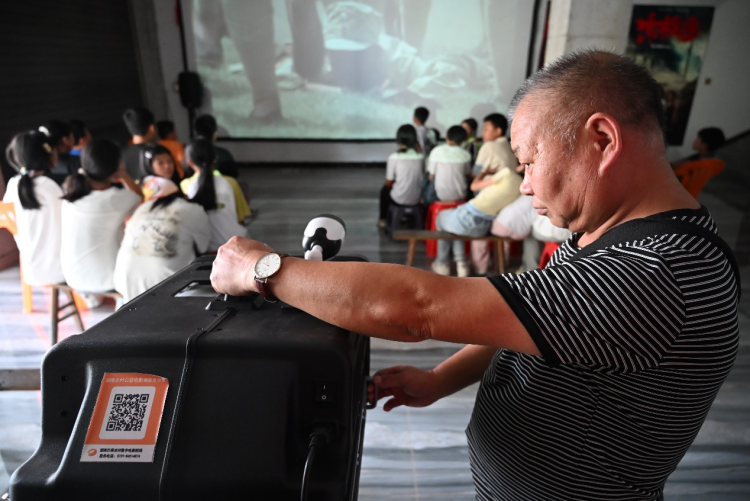 光影路长6万里 农村放映员张满福43年的“电影人生”_fororder_3