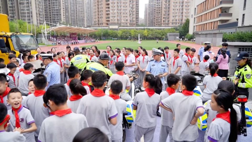 新华视点｜金秋焕新彩 多元校园活动书写成长新篇章