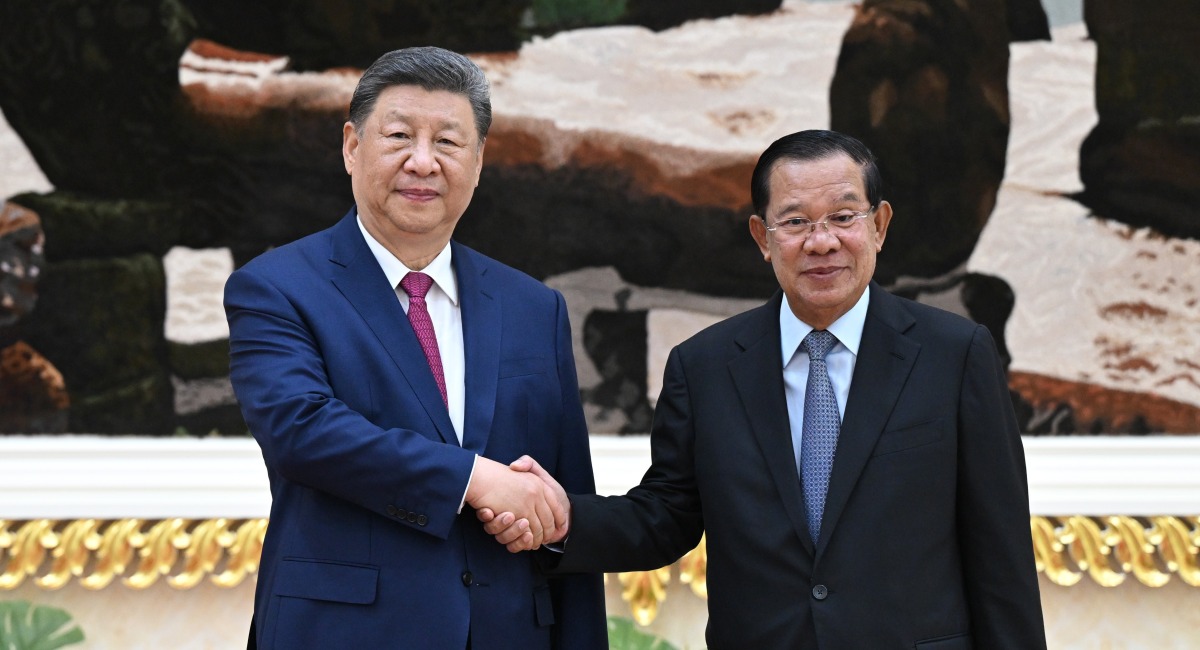 习近平会见柬埔寨人民党主席、参议院主席洪森_fororder_习近平会见柬埔寨人民党主席、参议院主席洪森（1）XxjpsgC007575_20250417_PEPFN0A001.JPG