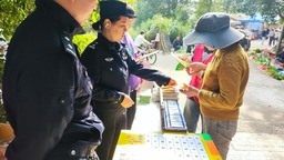 金华婺城公安在尖峰山开展禁毒宣传活动