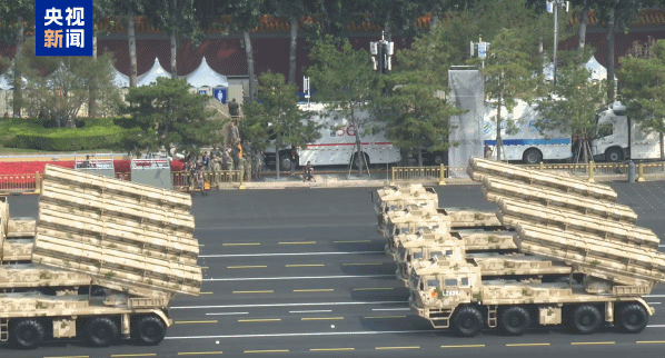 新一代装甲装备震撼亮相！九三阅兵中的钢铁洪流升级了