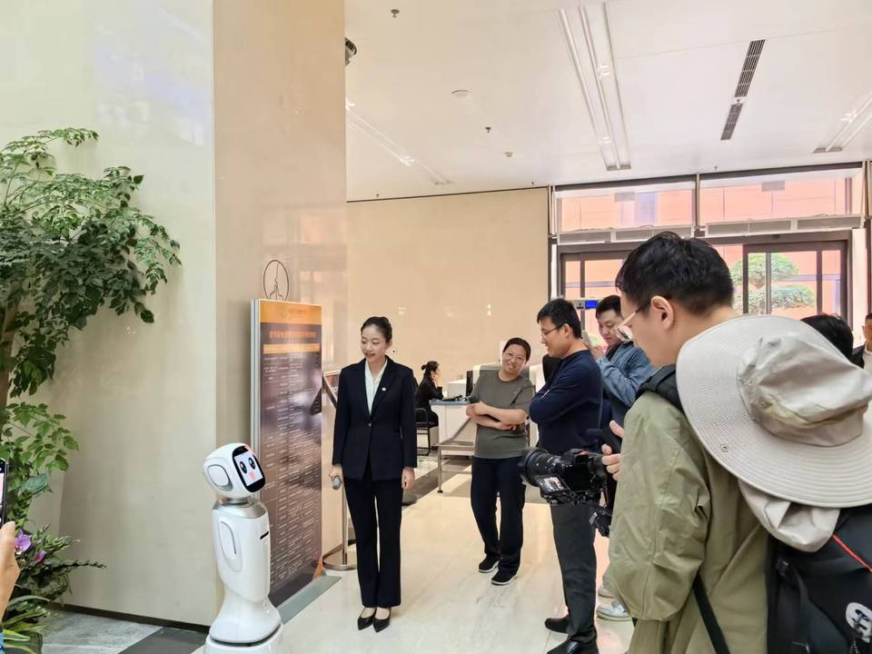 “开发开放 滨海先行”网络主题活动走进天津滨海新区