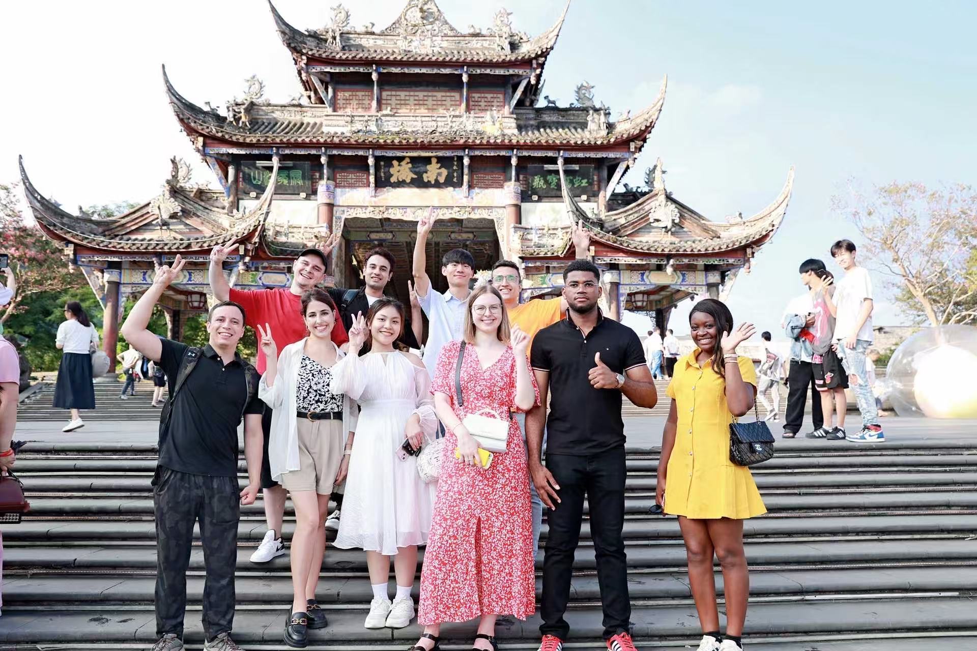 遇见中国 | 越南姑娘阮玄英写给中国的“情书”里藏着什么？