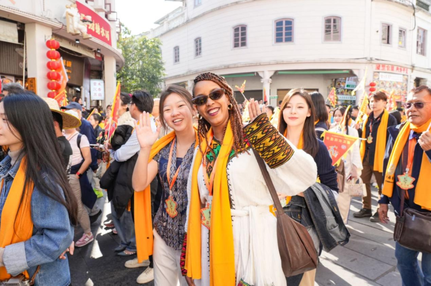 2,680-Person Parade Transforms into a "Moving Intangible Cultural Heritage Museum" – 2026 Chaozhou Qinglong Temple Fair Grandly Held_fororder_图片7
