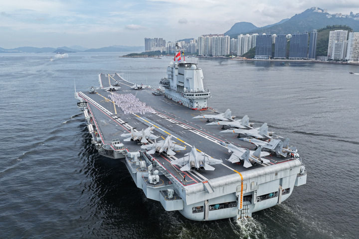 奋进在充满光荣和梦想的伟大征程上——写在中国人民解放军建军98周年之际