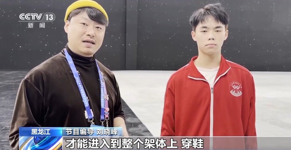 演员“滑”上天 开幕式上冰雪运动经典动作是如何做到的？