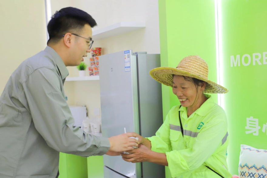 State Grid Huanggang Power Supply Company Launches “Caring Station” Summer Relief Initiative_fororder_图片2