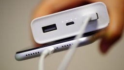 澳大利亚将禁止机舱内使用充电宝_fororder_93127beb8d68418e8902a53243b520d3