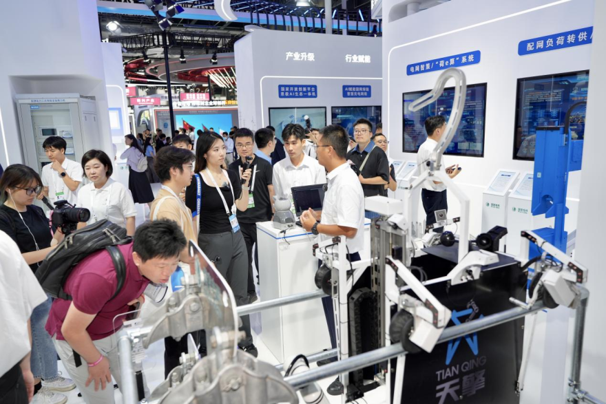 Power AI Ultra-Brain Locomotive Makes Global Debut, Driving High-Quality Power Grid Development