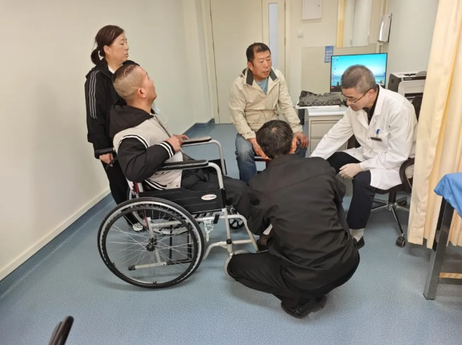 《千里求医路 温情助振兴》——鄂尔多斯市公安局驻村工作队与赵荣一家的暖心故事_fororder_cbfcfd2dad67656da787fcd28868a12