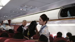 新海航天津航空真情服务 “一拖二”家庭顺畅出行