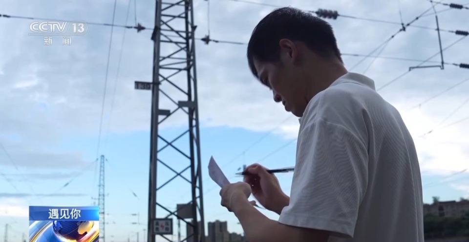 遇见你丨在学校造“高铁”是什么体验？他用三个月做出特别的毕业礼