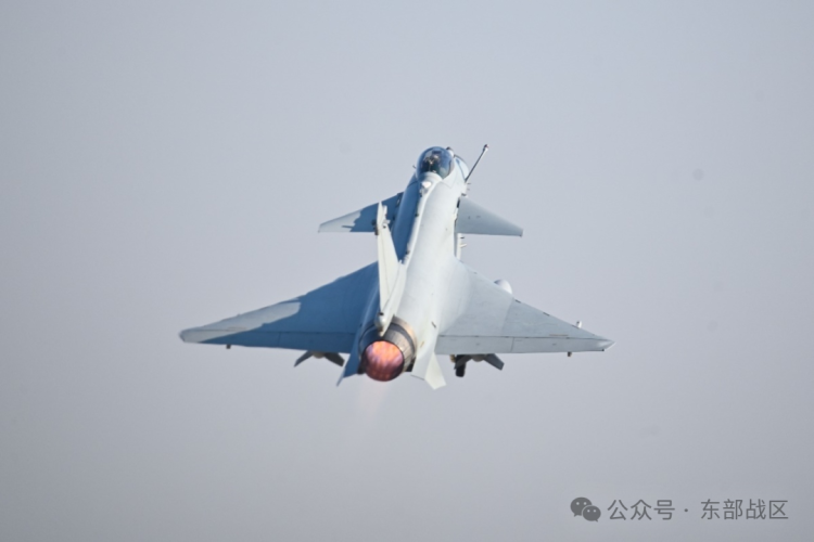 东部战区空军某部开展实战化训练 锤炼官兵胜战本领